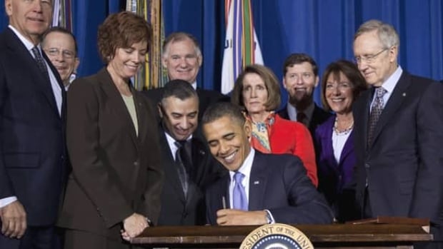 w-obama-sign-cp-9930240