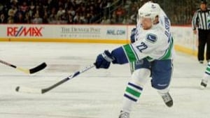 sedin-d-get-091003-306