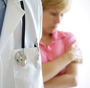 istock-300-patient-doctor