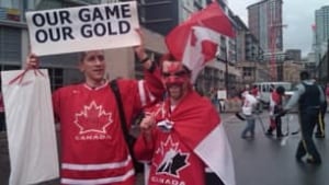 bc-100228-hockey-fans-leanne-hazon
