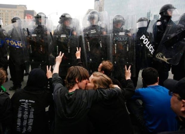 g20-police-protesters-cp8948693