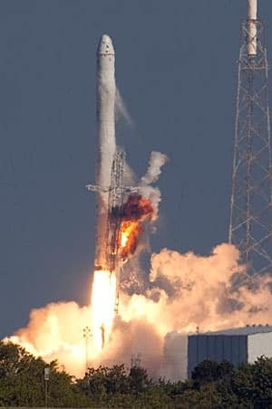 101208-falcon-9-liftoff-reuters-rtxvj8o-300px
