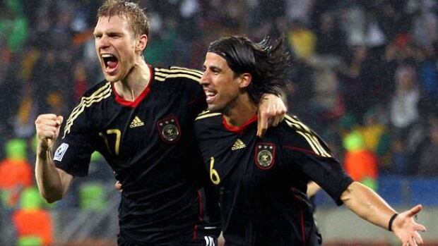 mertesacker-khedira-get-100710-584