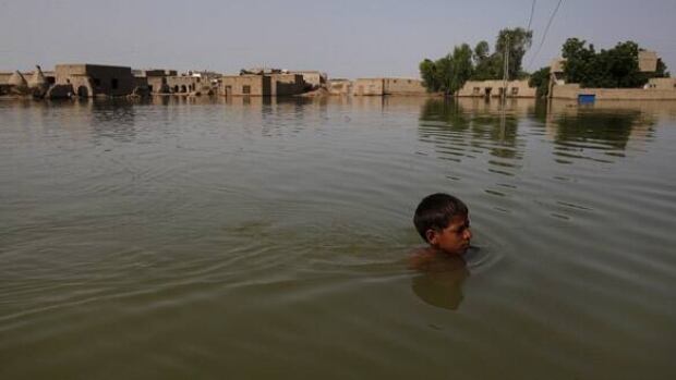 w-pakistan-flood-cp-rtr2i9z