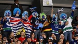 canucks-fans-get-100204-306
