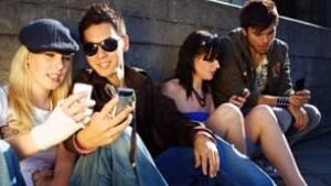 texting-teens-is-000002439379-306x172