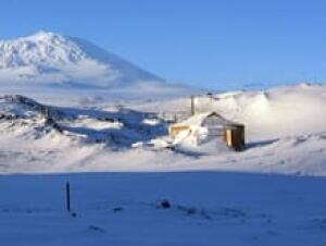 antarctic-hut220x166