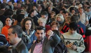 w-spain-airport-travellers-cp-9854724