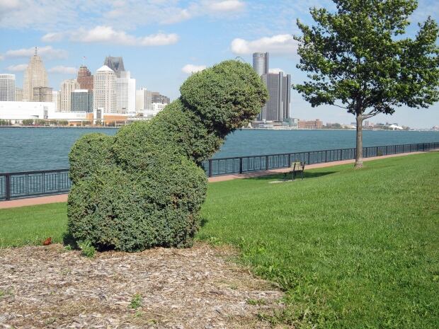 Phallic symbol full