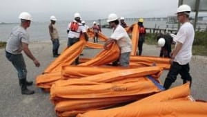 oil-spill-boom-cp-8579913