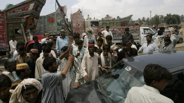 w-pakistan-aid-cp-9211774