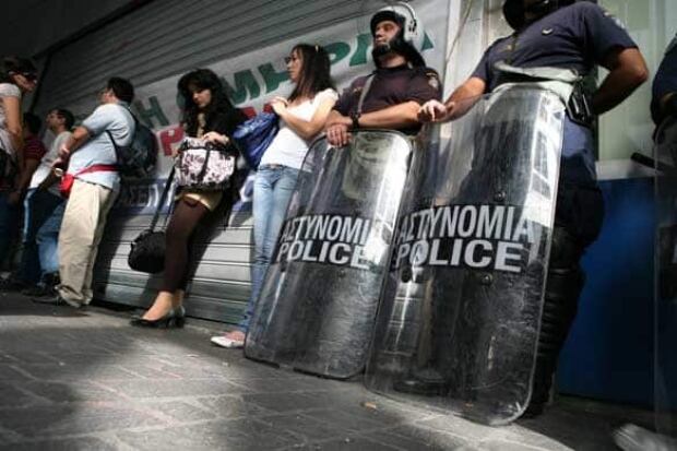 athens-police-584