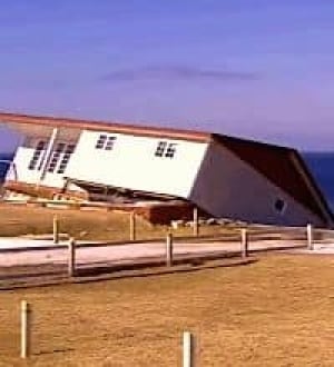 nl-house-falls-20070418