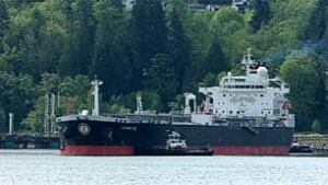 bc-100507-burrard-inlet-oil-tanker