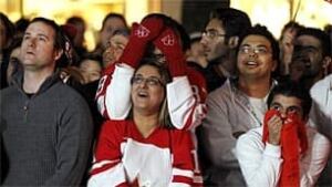 bc-100222-hockey-fans