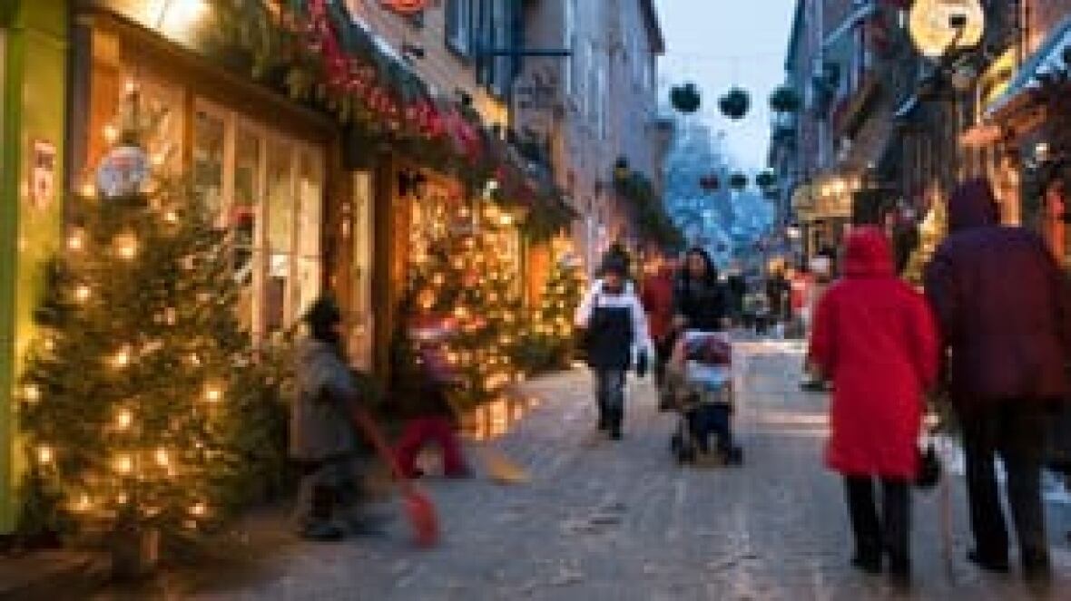 Last-minute holiday shoppers hit stores | CBC News
