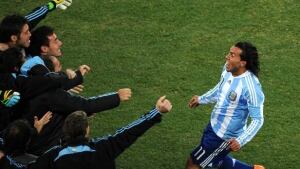 584-tevez-confident