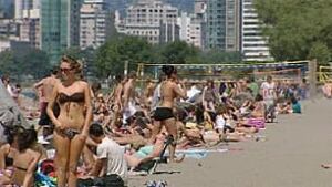 bc-090707-sexy-kits-beach-