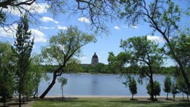 sk-wascana-lake2-090702
