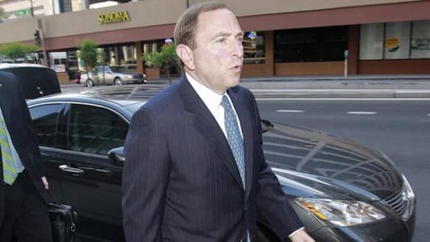 bettman-ap-090902-306