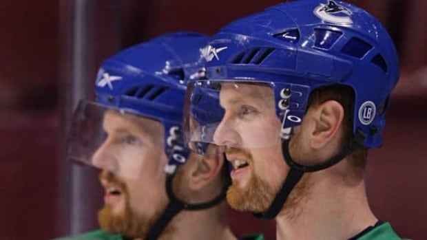 sedins-cp-090405-584