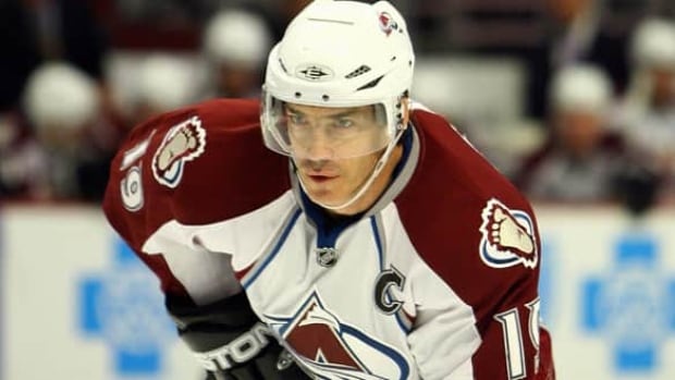 sakic-joe081103xlgetty