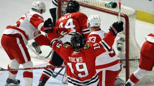 wings-hawks-get-090412-584