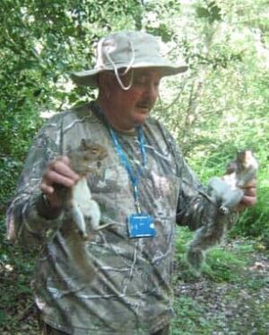 Squirrels-handler-306