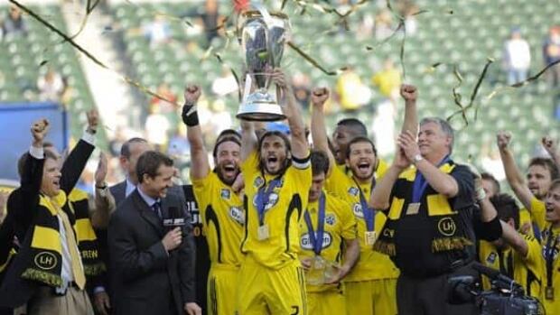 crew-columbus081123ap