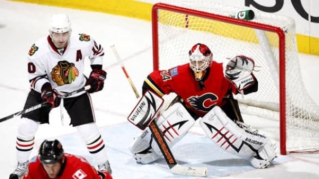 blackhawks-flames-090205