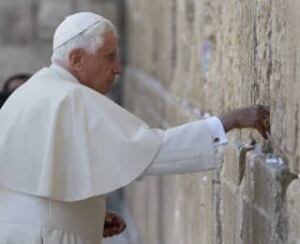 pope-wail-cp-6692669