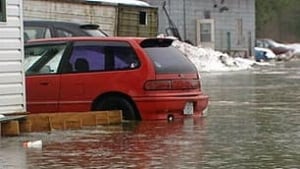 bc-090108-flooded-car1