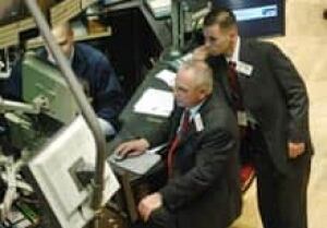 wall-street-traders-cp-2595744