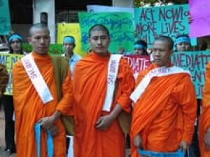monks-thailand-credit-080518