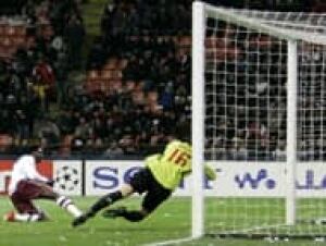 adebayor-emmanuel-cp-080304