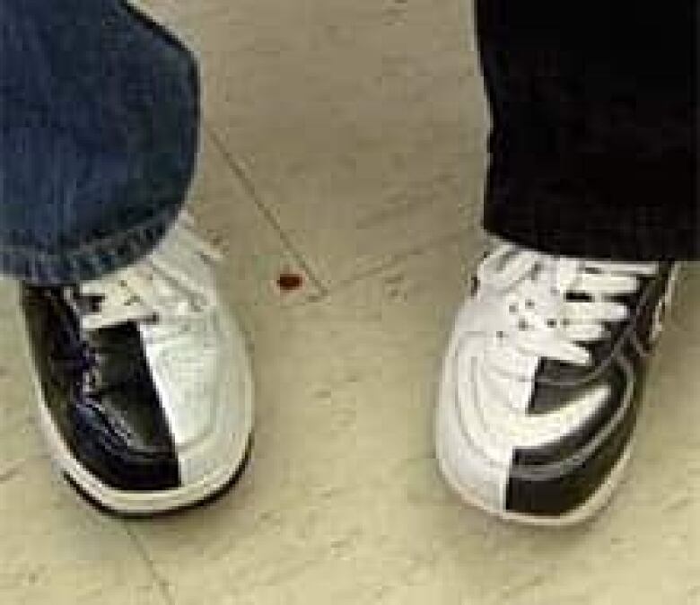 Ottawa teens pitch dancing shoes to hiphop crowd CBC News