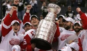 lidstrom-n-get-080604-392