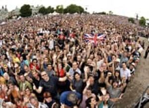 mtl-paul-cp-0720-crowd