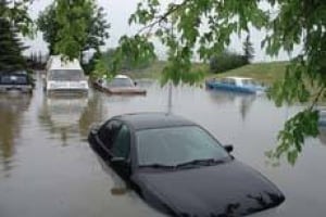 lethbridge-flooded-cars