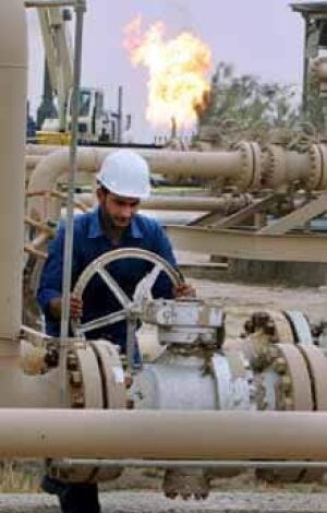 iraq-oil-worker_cp_11257783
