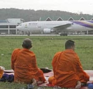 thai-monks-airp-cp-3602961