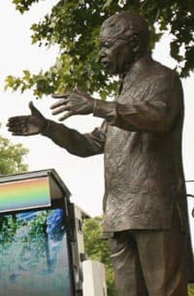 Mandela statue unveiled in London CBC News