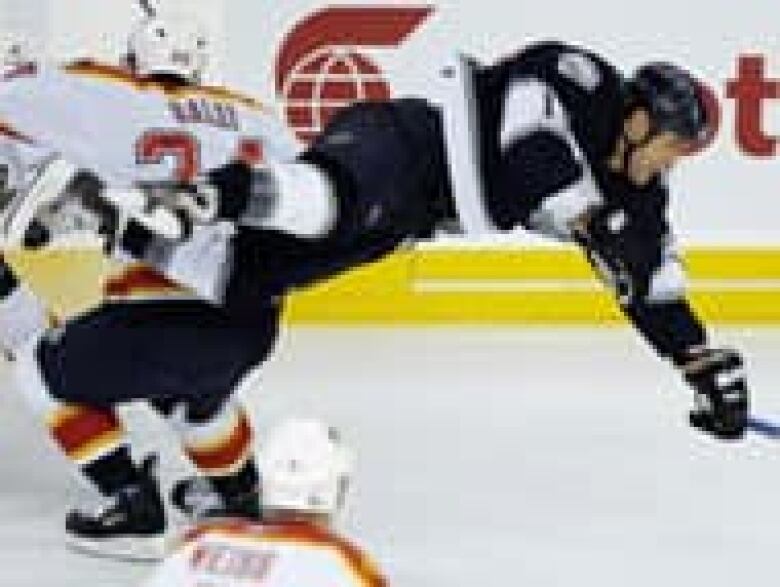 ryan smyth thumb injury Isild le besco nudes