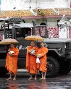 thai-monks-mil-truck_cp_10777948
