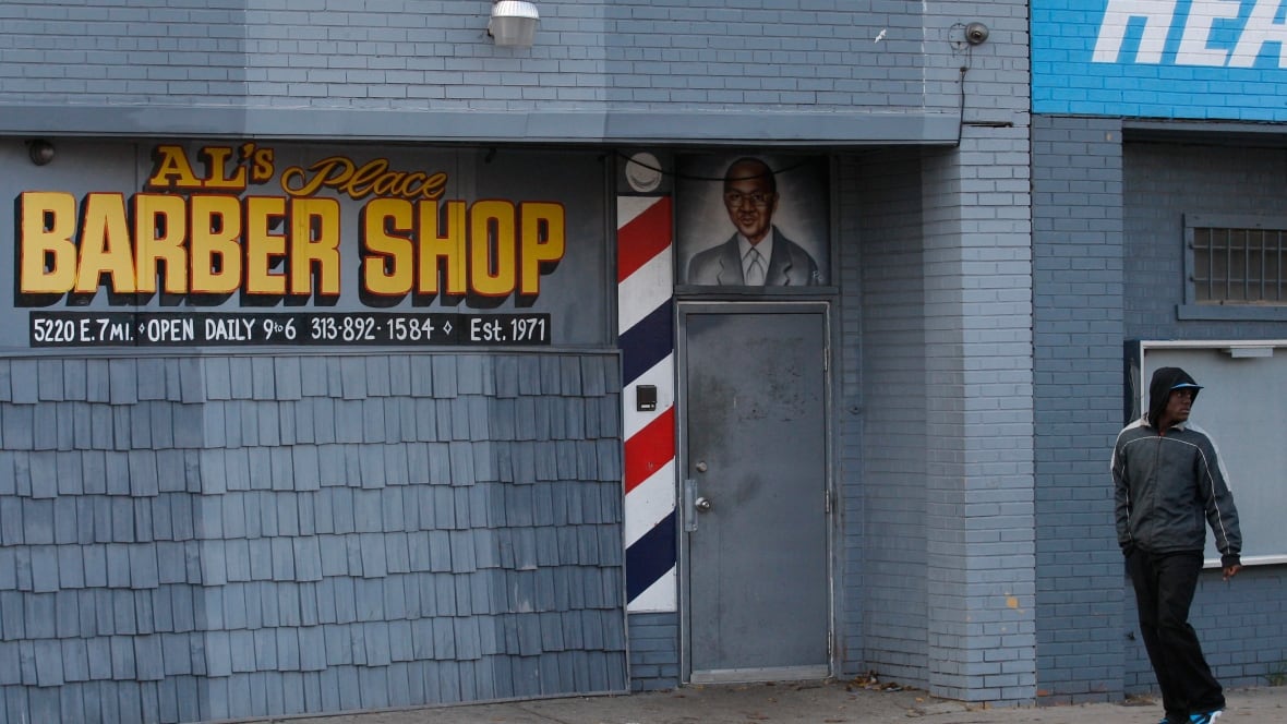 Convicted felon arrested in Detroit barbershop shooting - World - CBC ...
