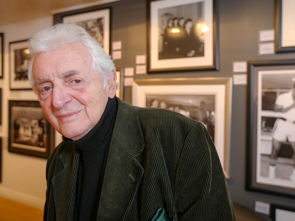 Harry Benson S Photos Of The Beatles Sparked Career Cbc News