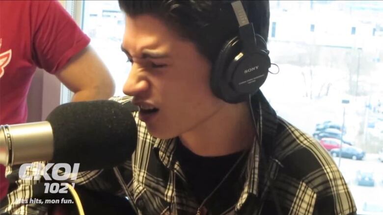 david thibault 16 gave a pitch perfect performance of the kings christmas classic at a quebec city radio station ckoiyoutube - Youtube Blue Christmas david thibault 16 gave a pitch perfect performance of the kings christmas classic at a quebec city radio station ckoiyoutube - Youtube Blue Christmas