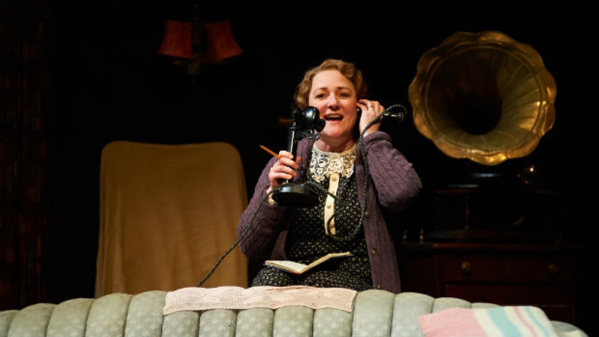 character analysis of amanda wingfield in the glass menagerie by tennessee williams character analysis of amanda wingfield in the glass menagerie by tennessee williams