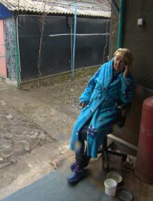 Circassian-woman-phone