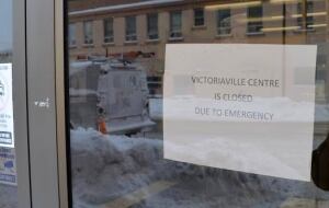 victoriaville centre mall closed sign
